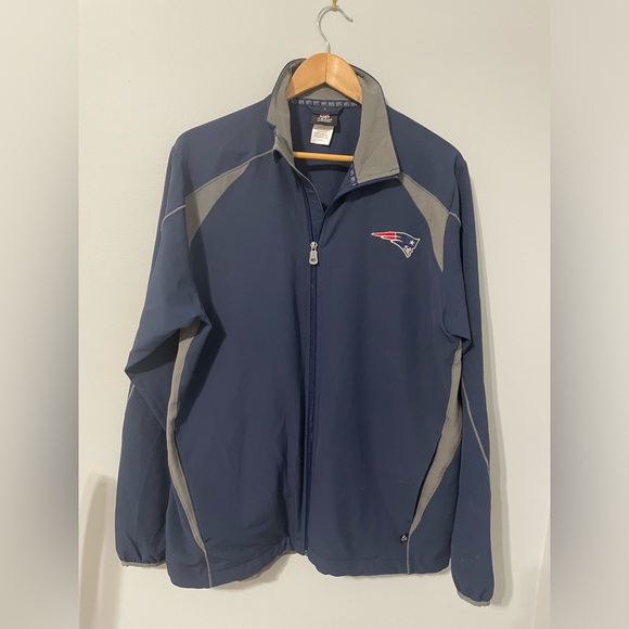 New England Patriots Men’s Medium Navy and Grey Windbreaker - Picture 2 of 4